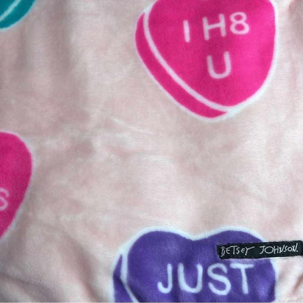 Betsey Johnson Throw - Picture 2 of 3